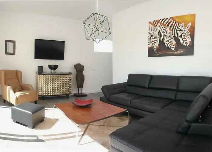 Villasroyale Trespalomas - An Iconic For Elevated Getaways! *